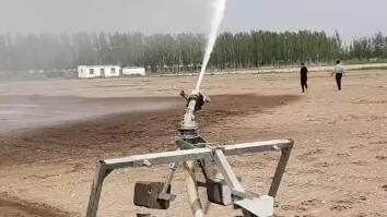 悬挂式移动喷灌机