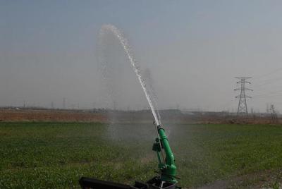 青岛即墨:“水肥一体化”喷灌新技术助力春管 确保小麦增产丰收
