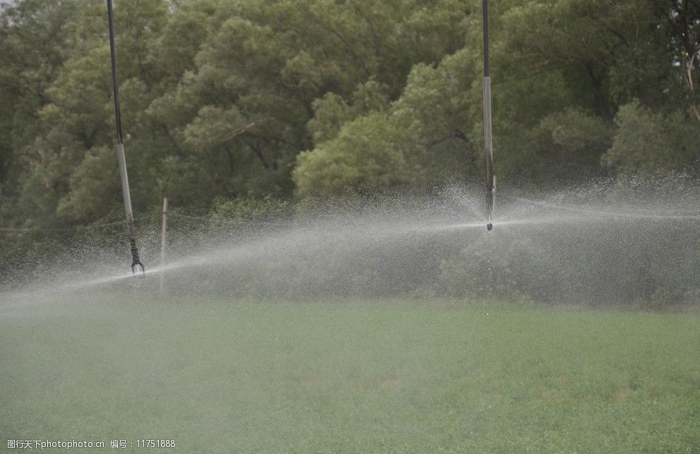 喷灌机 现代农业灌溉的得力助手